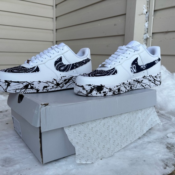 Handmade Custom shoes, made with bandanas, it can be made with any colour - Picture 6 of 6